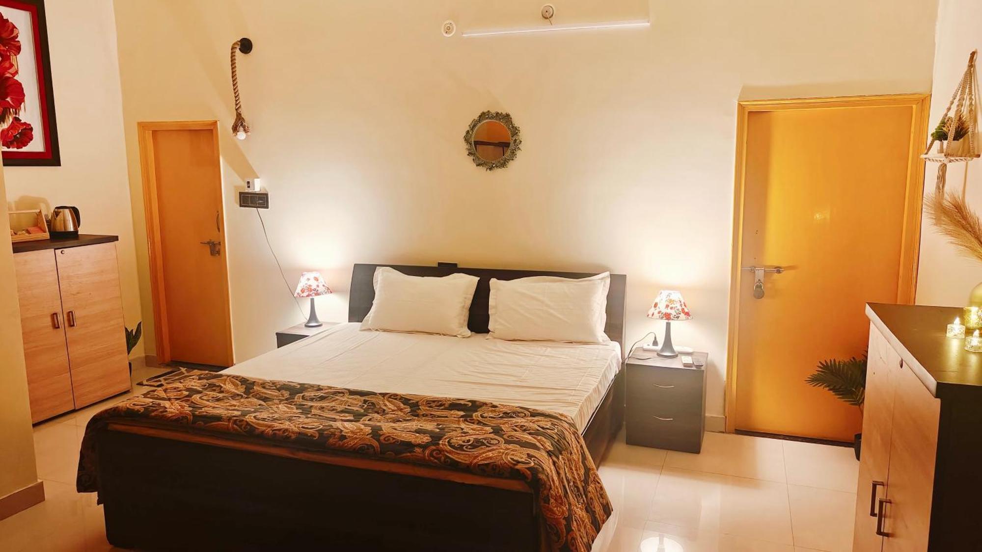 The Yellow House - Couple'S Getaway In Gomti Nagar- 1 Bhk Lucknow Exterior photo