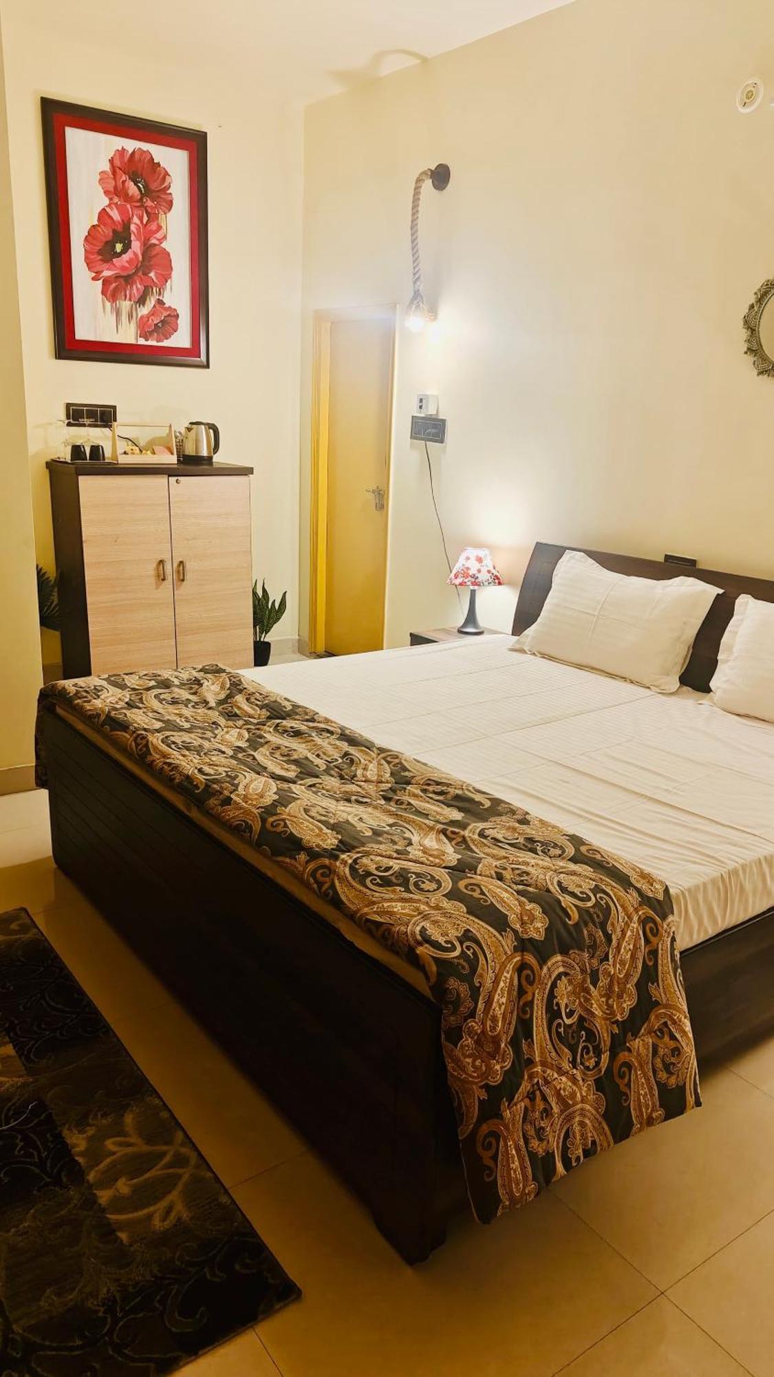 The Yellow House - Couple'S Getaway In Gomti Nagar- 1 Bhk Lucknow Exterior photo